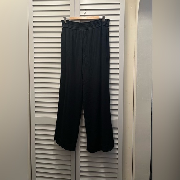 Abercrombie & Fitch Pants - Abercrombie & Fitch black flowy pants